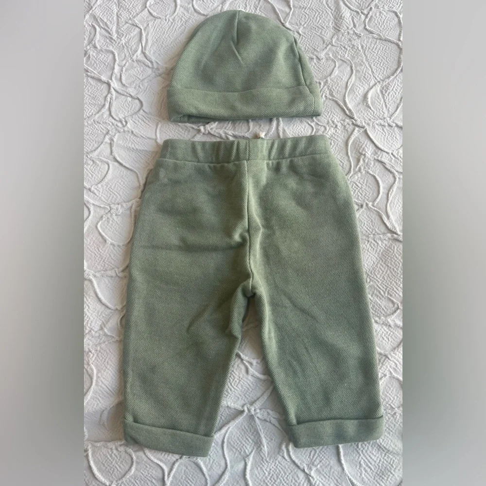 Mario Lopez Green Baby Pants And Hat 3/6 Months (0507)